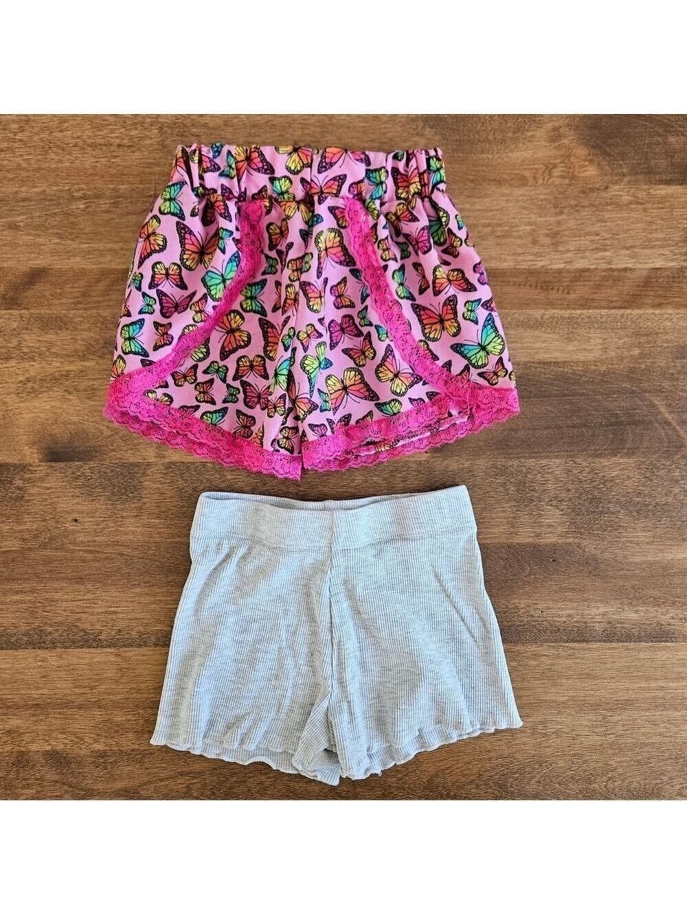 5/$25 Toddler Girls Shorts Bundle Butterfly Print & Ribbed Grey Size 2T